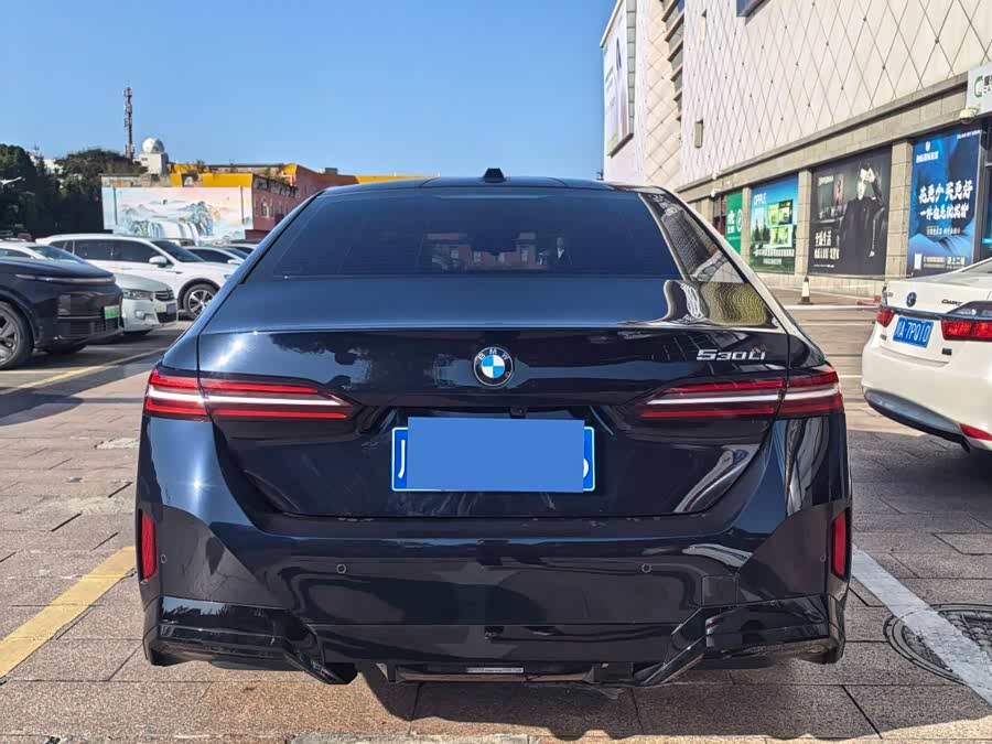 BMW 5 Series 2026 530Li Luxury M Sport - zdjęcie 3