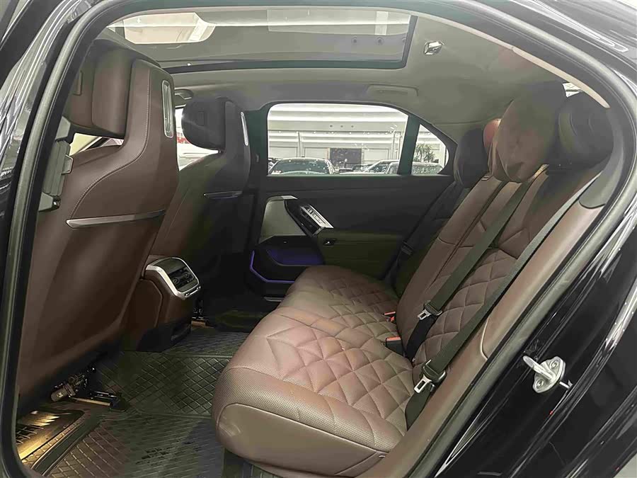 BMW 7 Series 2023 735Li Luxury Package - zdjęcie 12
