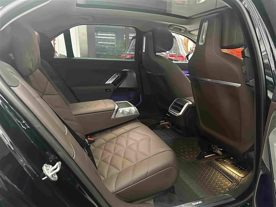 BMW 7 Series 2023 735Li Luxury Package - zdjęcie 16