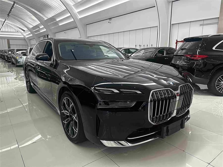 BMW 7 Series 2023 735Li Luxury Package - zdjęcie 3