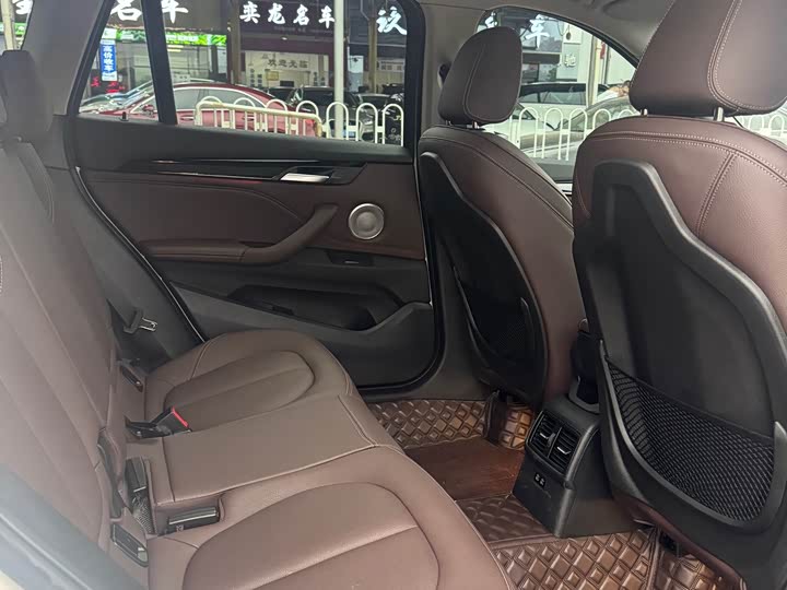 BMW X1 2022 sDrive25Li Leading Edition - zdjęcie 15