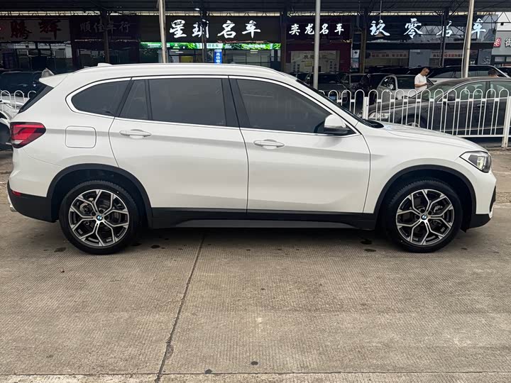 BMW X1 2022 sDrive25Li Leading Edition - zdjęcie 16