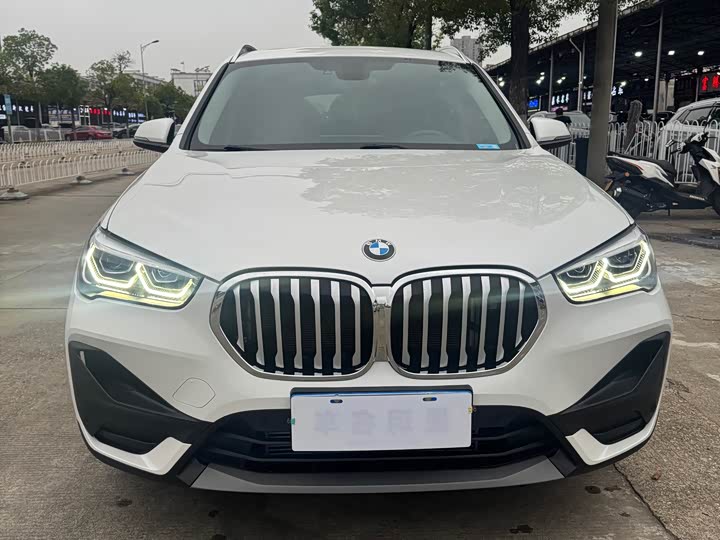 BMW X1 2022 sDrive25Li Leading Edition - zdjęcie 10