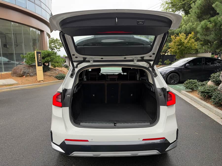BMW X1 2025 sDrive25Li M Sport Package - zdjęcie 17