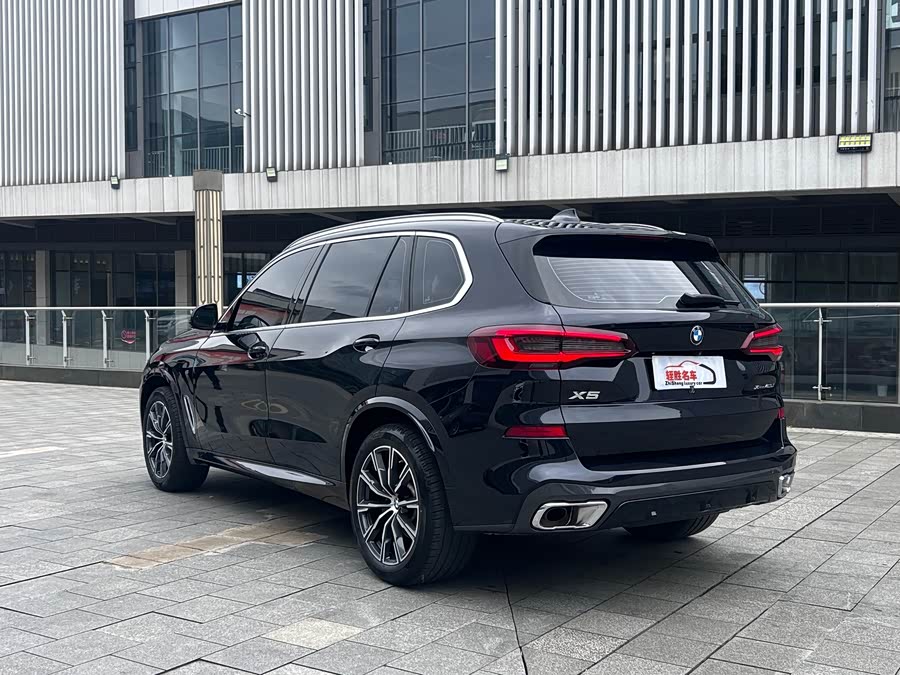 BMW X5 2022 Facelift xDrive 30Li Luxury M Sport Package - zdjęcie 17