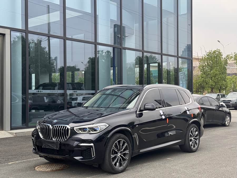 BMW X5 2022 xDrive 30Li Luxury M Sport Package - zdjęcie 1
