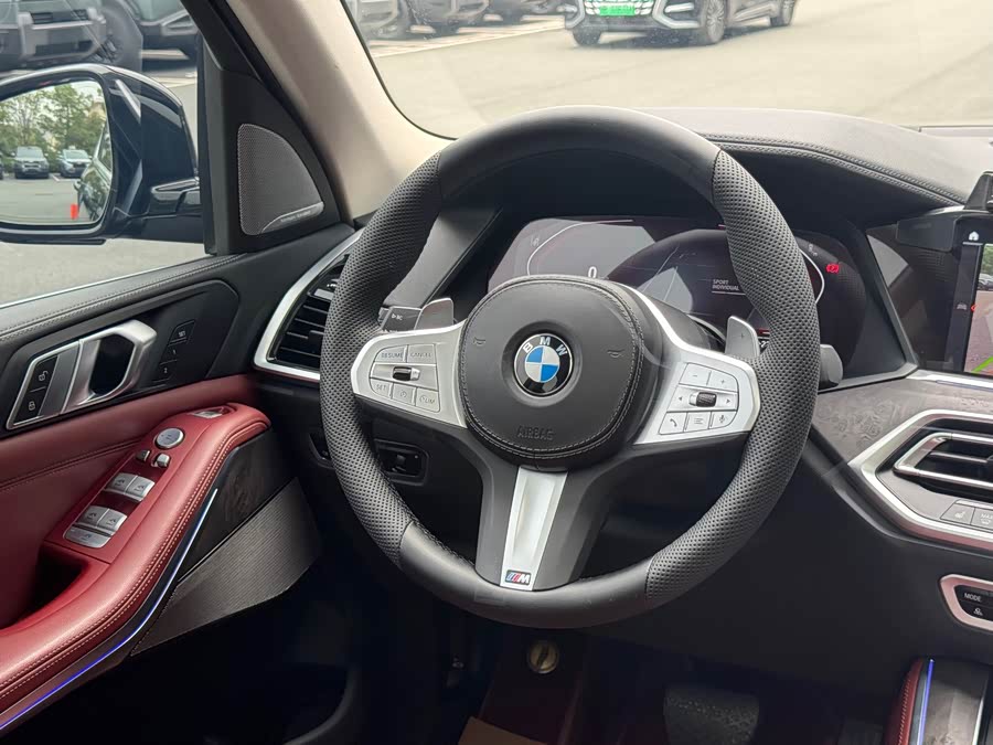 BMW X5 2022 xDrive 30Li Luxury M Sport Package - zdjęcie 11