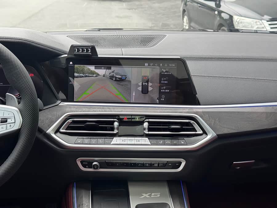 BMW X5 2022 xDrive 30Li Luxury M Sport Package - zdjęcie 12