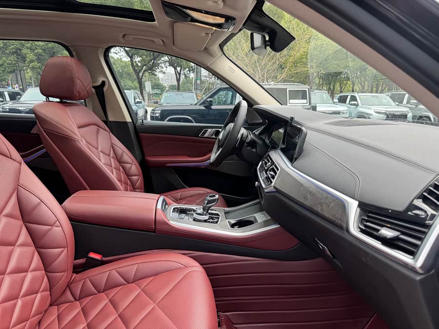 BMW X5 2022 xDrive 30Li Luxury M Sport Package - zdjęcie 16