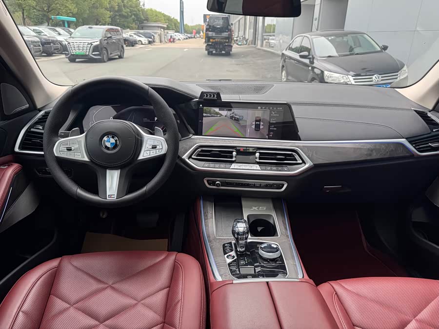 BMW X5 2022 xDrive 30Li Luxury M Sport Package - zdjęcie 10