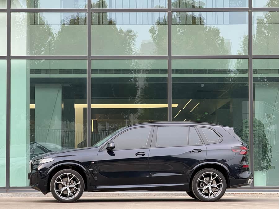 BMW X5 2023 xDrive 30Li Luxury M Sport Night Package - zdjęcie 2