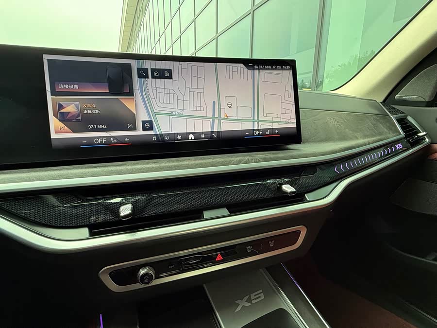 BMW X5 2023 xDrive 30Li Luxury M Sport Night Package - zdjęcie 12
