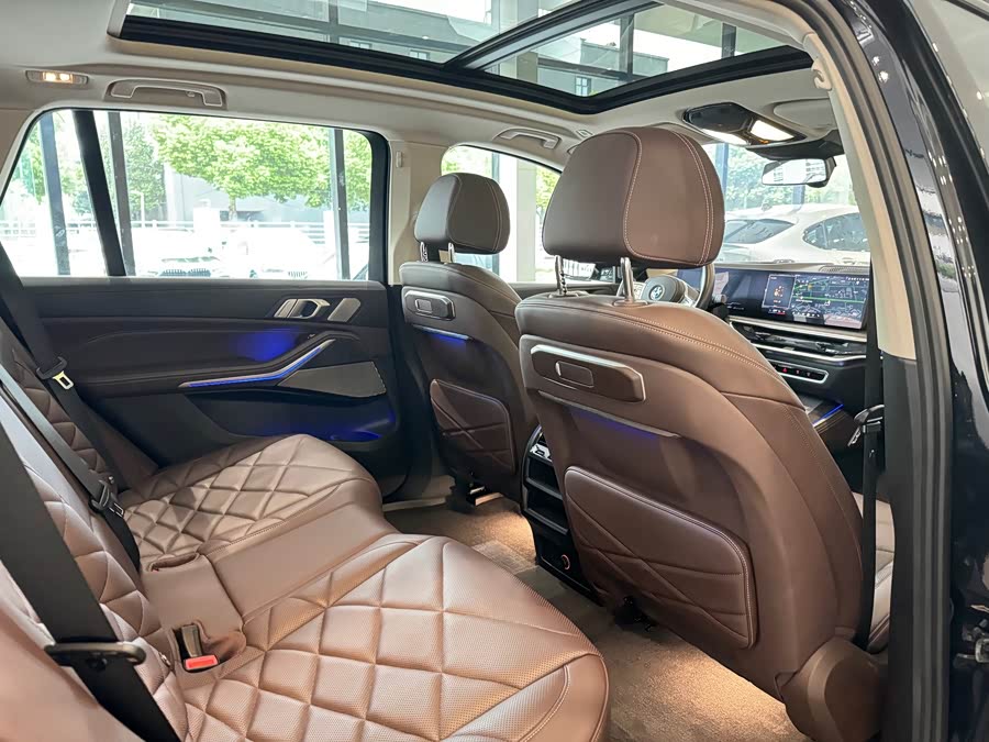 BMW X5 2023 xDrive 30Li Luxury M Sport Night Package - zdjęcie 12