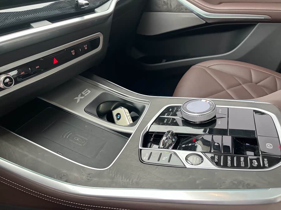 BMW X5 2023 xDrive 30Li Luxury M Sport Night Package - zdjęcie 13