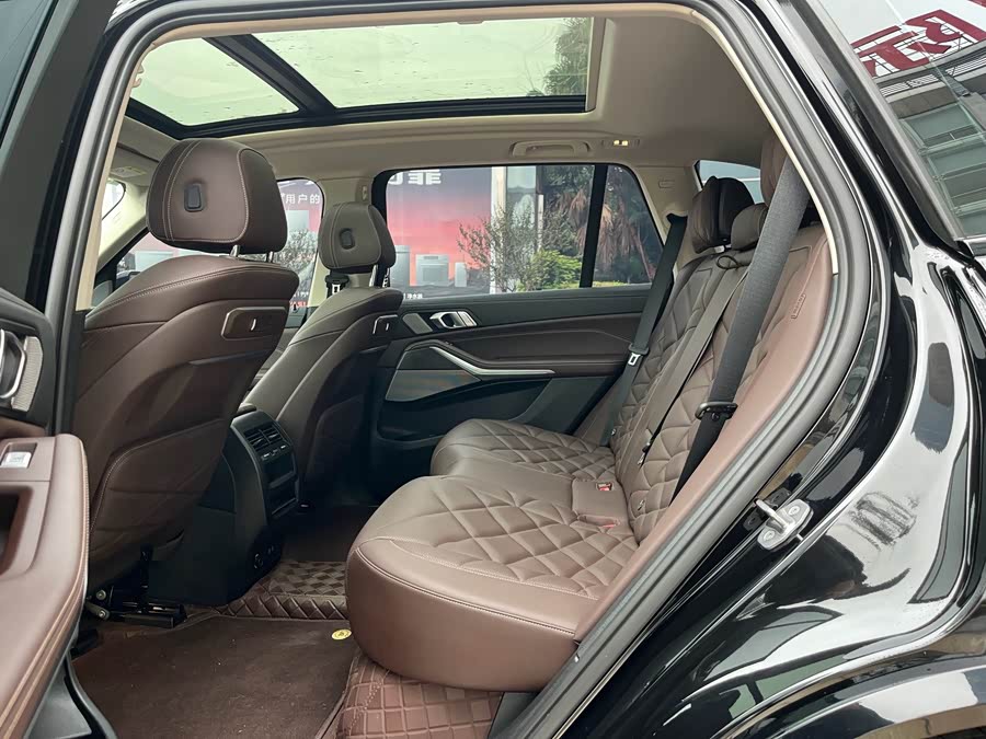 BMW X5 2023 xDrive 30Li Luxury M Sport Night Package - zdjęcie 14