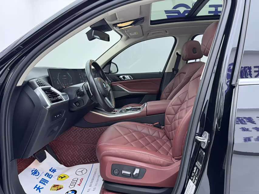 BMW X5 2023 xDrive 30Li Luxury M Sport Night Package - zdjęcie 14