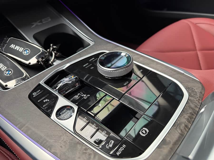 BMW X5 2023 xDrive 30Li Luxury M Sport Night Package - zdjęcie 15