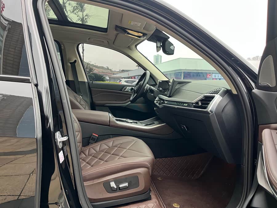 BMW X5 2023 xDrive 30Li Luxury M Sport Night Package - zdjęcie 15