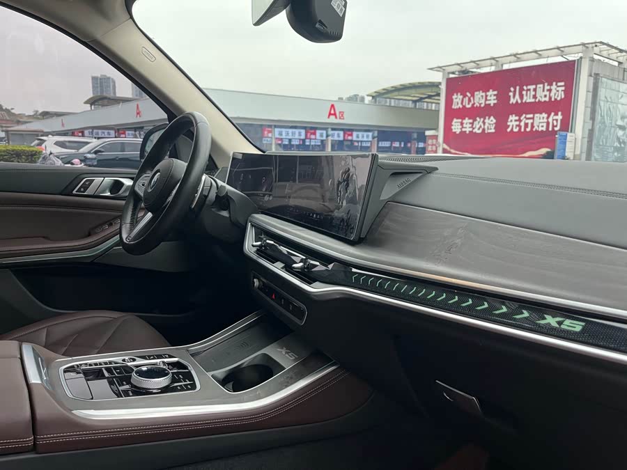 BMW X5 2023 xDrive 30Li Luxury M Sport Night Package - zdjęcie 16
