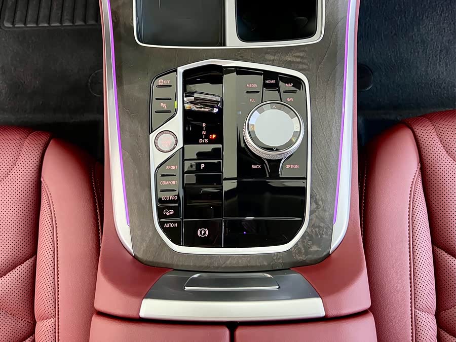 BMW X5 2023 xDrive 30Li Luxury M Sport Night Package - zdjęcie 18