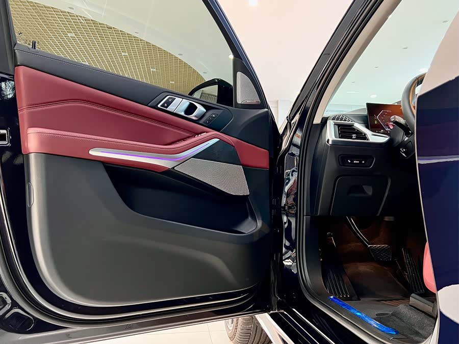 BMW X5 2023 xDrive 30Li Luxury M Sport Night Package - zdjęcie 19