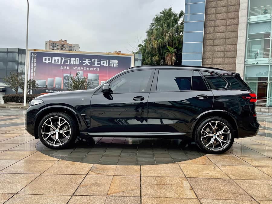 BMW X5 2023 xDrive 30Li Luxury M Sport Night Package - zdjęcie 19