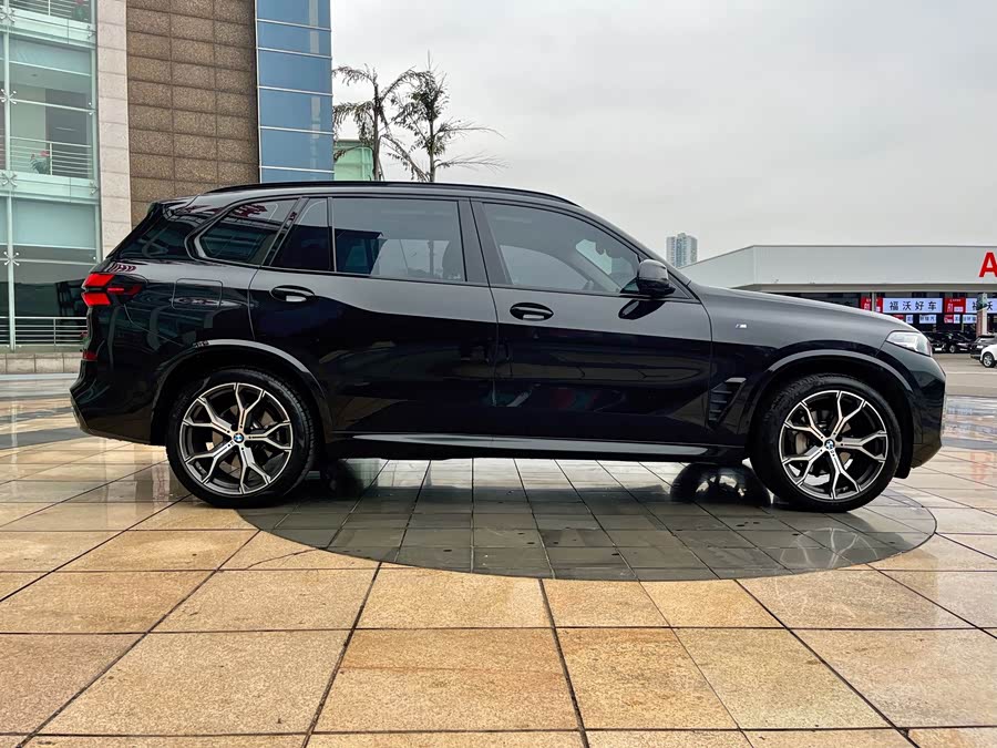 BMW X5 2023 xDrive 30Li Luxury M Sport Night Package - zdjęcie 20