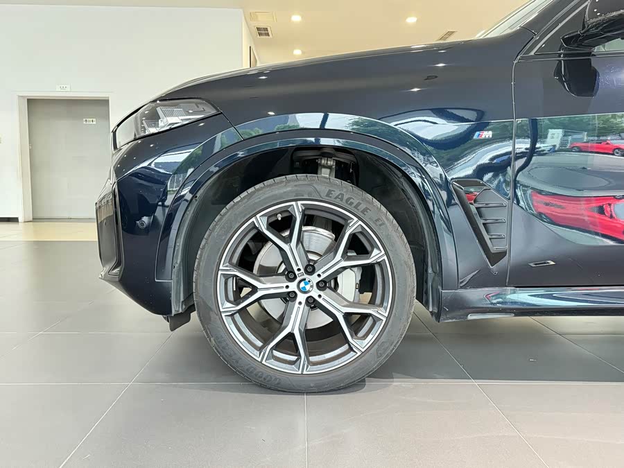 BMW X5 2023 xDrive 30Li Luxury M Sport Night Package - zdjęcie 3