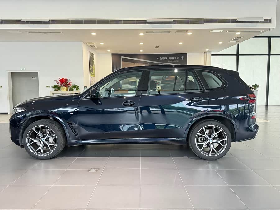 BMW X5 2023 xDrive 30Li Luxury M Sport Night Package - zdjęcie 4