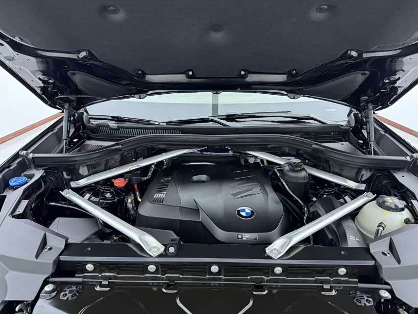 BMW X5 2023 xDrive 30Li Luxury M Sport Night Package - zdjęcie 9