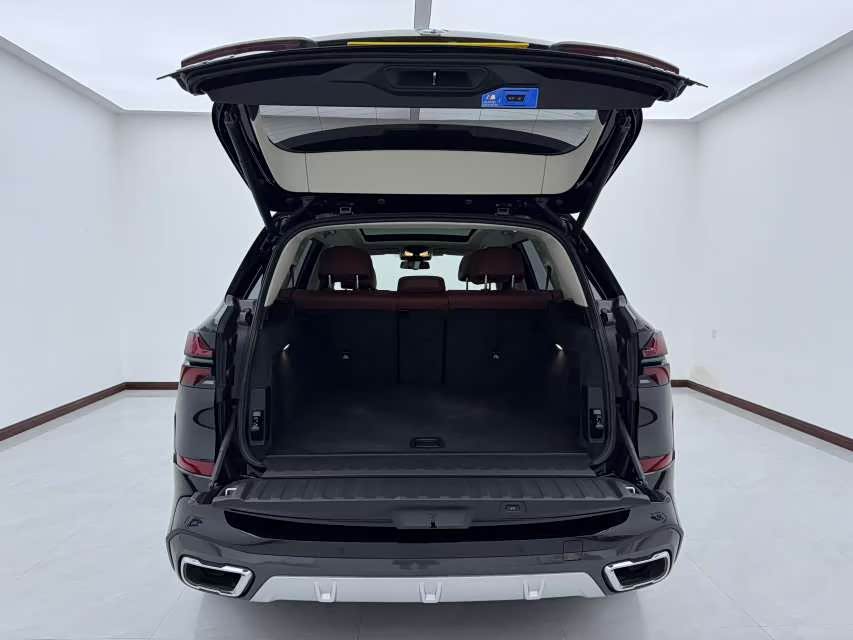 BMW X5 2023 xDrive 30Li Luxury M Sport Night Package - zdjęcie 10