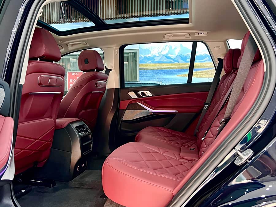 BMW X5 2023 xDrive 30Li Luxury M Sport Night Package - zdjęcie 10