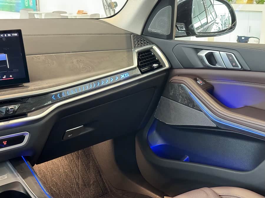 BMW X5 2023 xDrive 30Li Luxury M Sport Night Package - zdjęcie 10