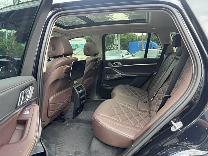 BMW X5 2023 xDrive 30Li Luxury M Sport Package - zdjęcie 14