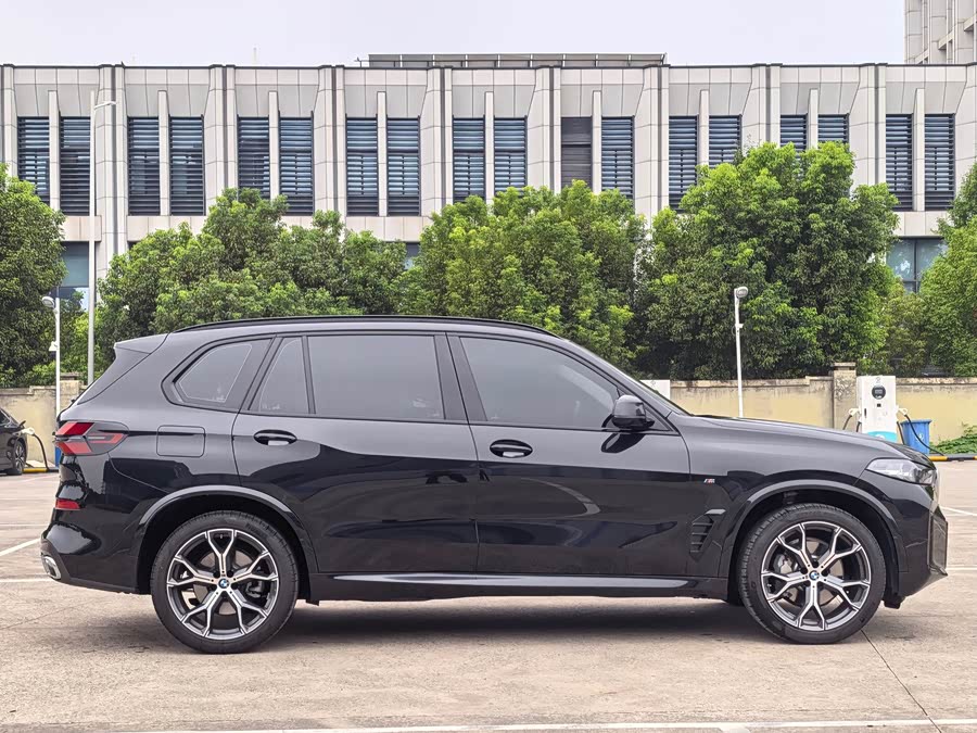 BMW X5 2023 xDrive 30Li Luxury M Sport Package - zdjęcie 3
