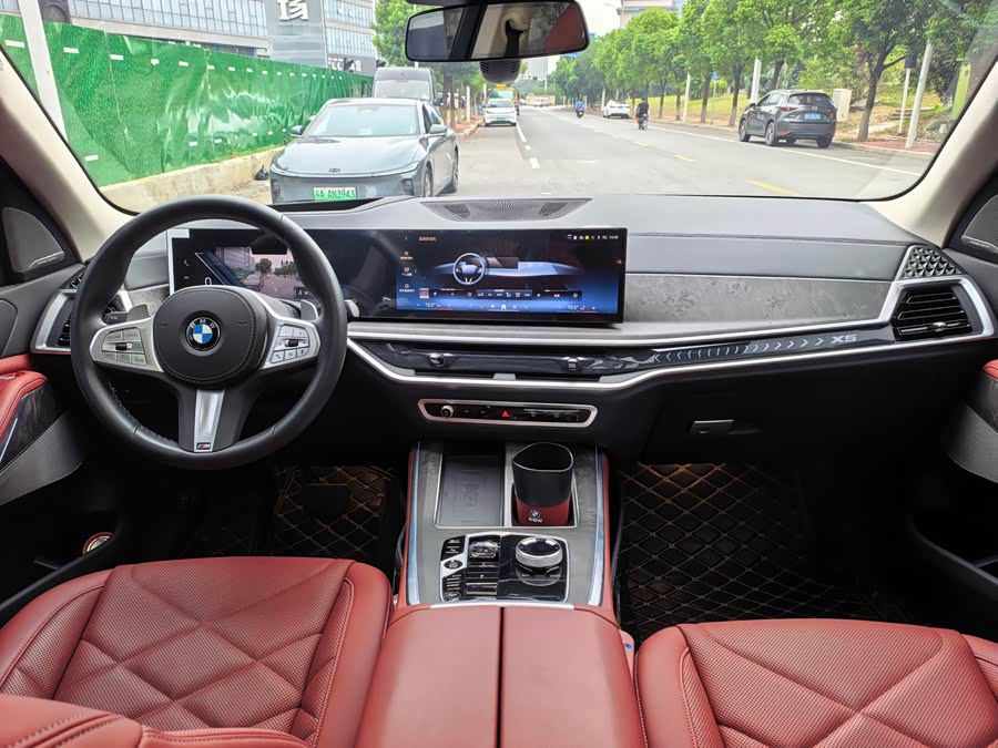 BMW X5 2023 xDrive 30Li Luxury M Sport Package - zdjęcie 10