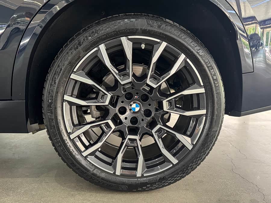 BMW X5 2023 xDrive 40Li M Sport - zdjęcie 16