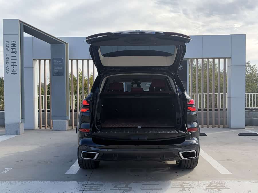 BMW X5 2025 xDrive 30Li Luxury M Sport Night Package - zdjęcie 14