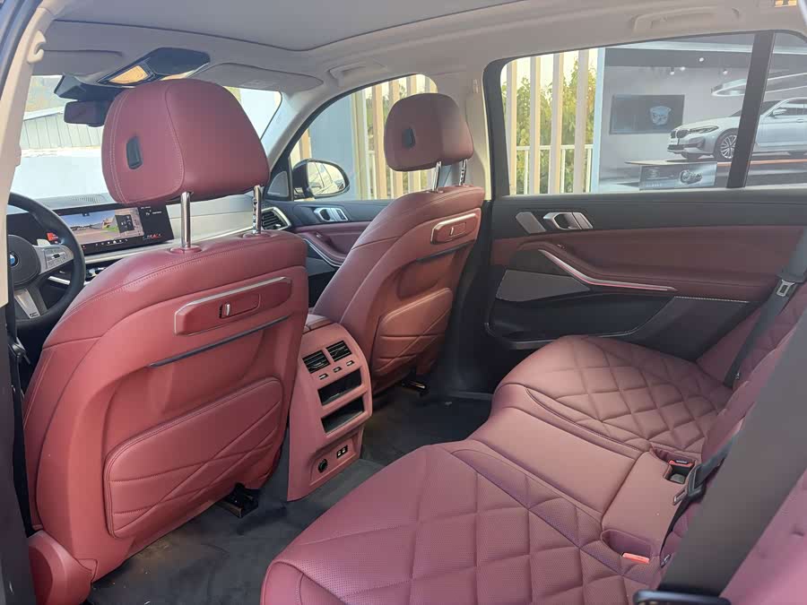 BMW X5 2025 xDrive 30Li Luxury M Sport Night Package - zdjęcie 3