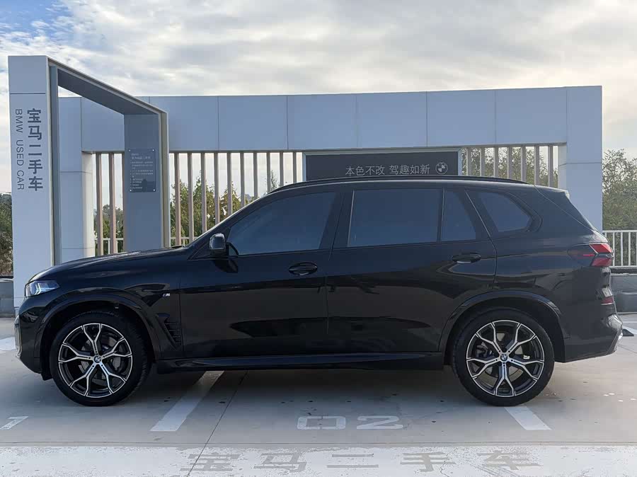 BMW X5 2025 xDrive 30Li Luxury M Sport Night Package - zdjęcie 9