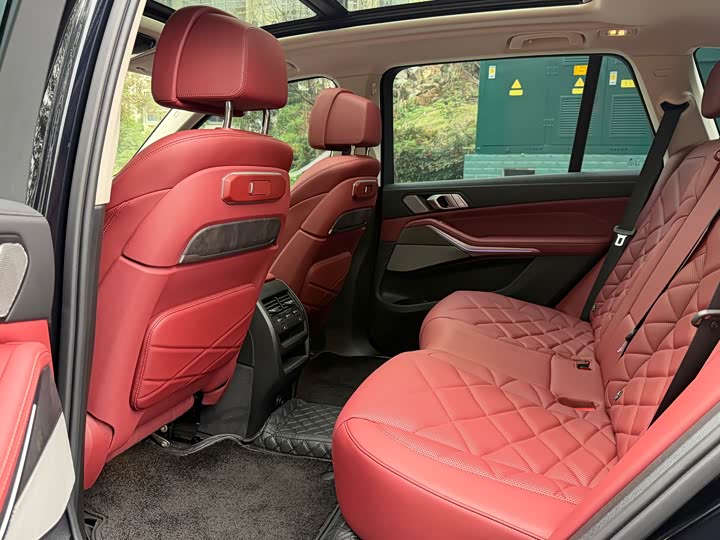 BMW X5 2026 xDrive 30Li Luxury M Sport Night Package - zdjęcie 18