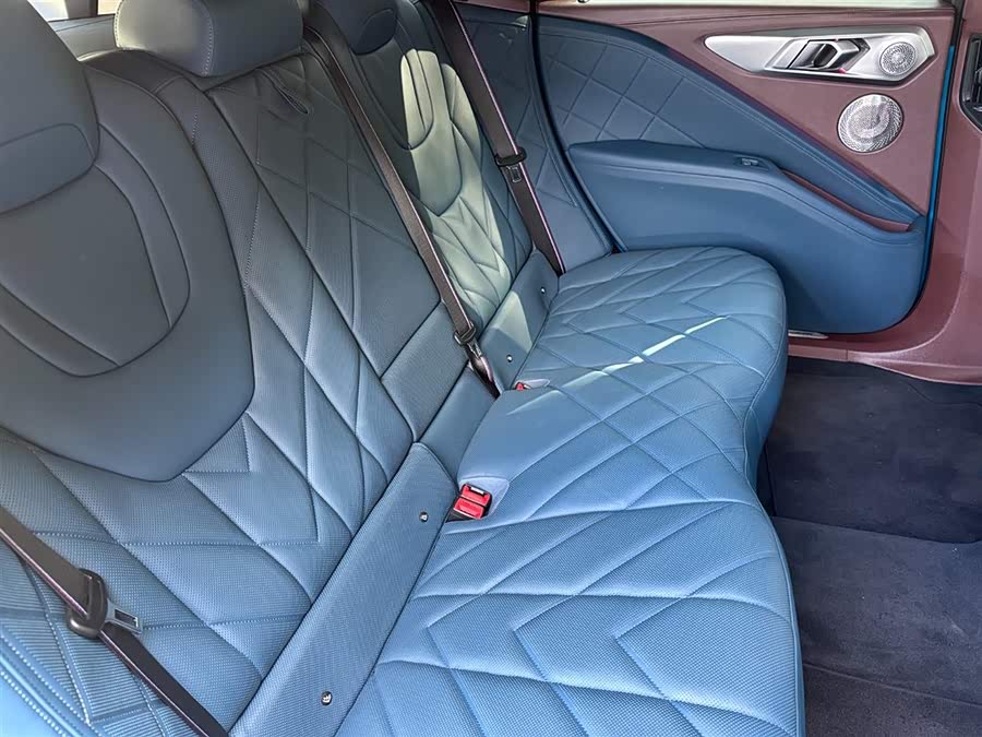 BMW XM 2023 50e - zdjęcie 10