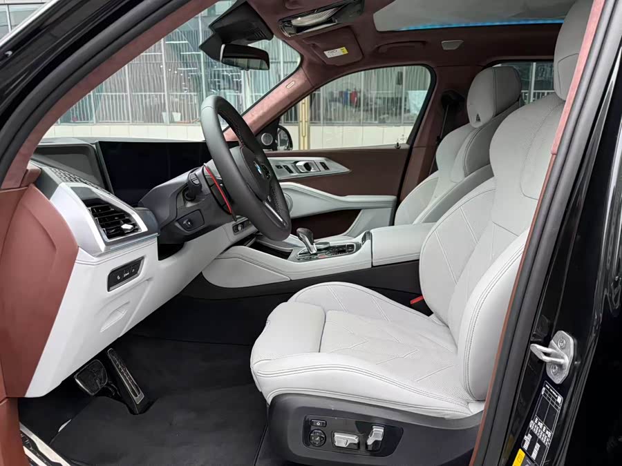 BMW XM 2024 50e - zdjęcie 13