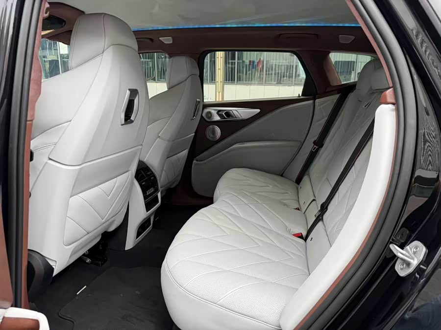BMW XM 2024 50e - zdjęcie 9