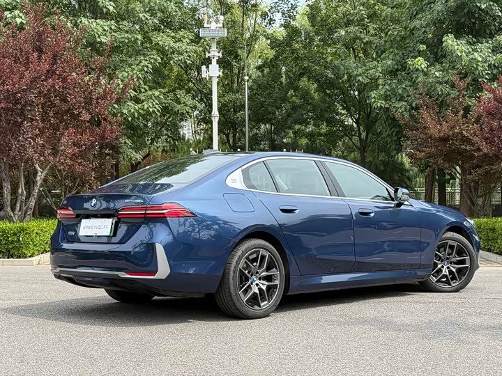 BMW i5 2024 eDrive 35L M Sport Package - zdjęcie 17