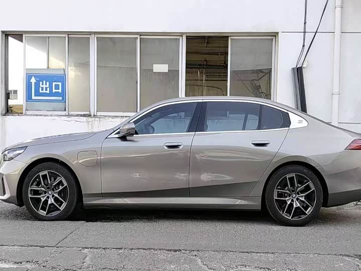 BMW i5 2024 eDrive 35L Premium Luxury Package - zdjęcie 17