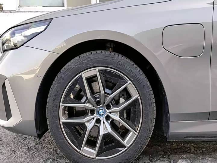 BMW i5 2024 eDrive 35L Premium Luxury Package - zdjęcie 18