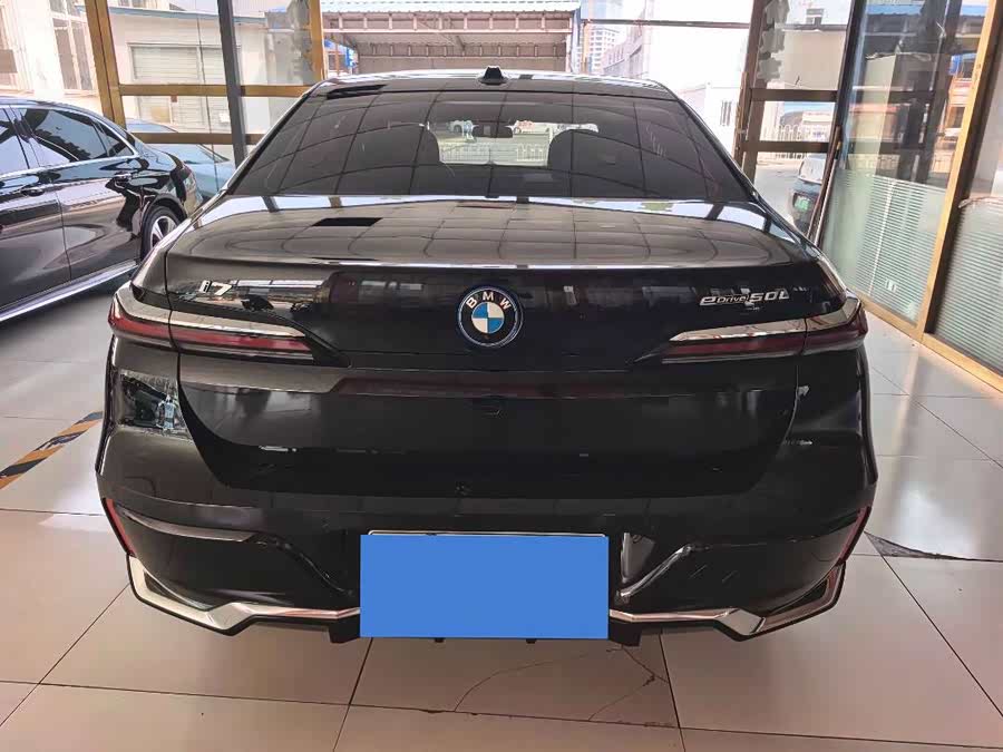 BMW i7 2023 eDrive50L Leading M Sport Package - zdjęcie 13