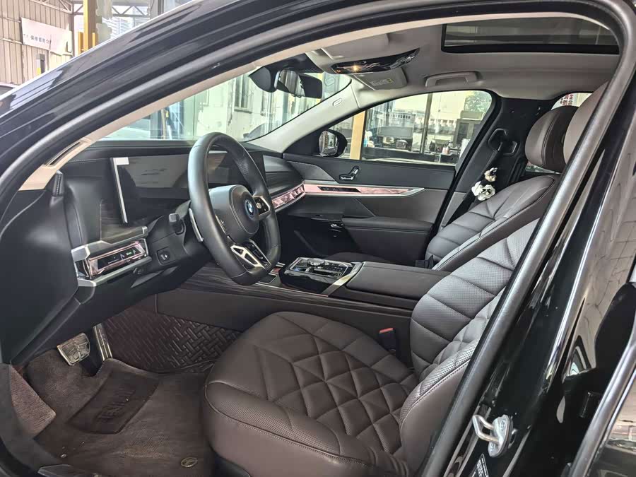 BMW i7 2023 eDrive50L Leading M Sport Package - zdjęcie 3