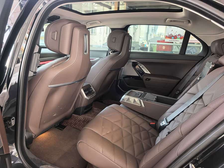 BMW i7 2023 eDrive50L Leading M Sport Package - zdjęcie 6